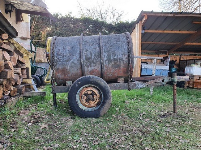 Tonne à eau 03.jpg